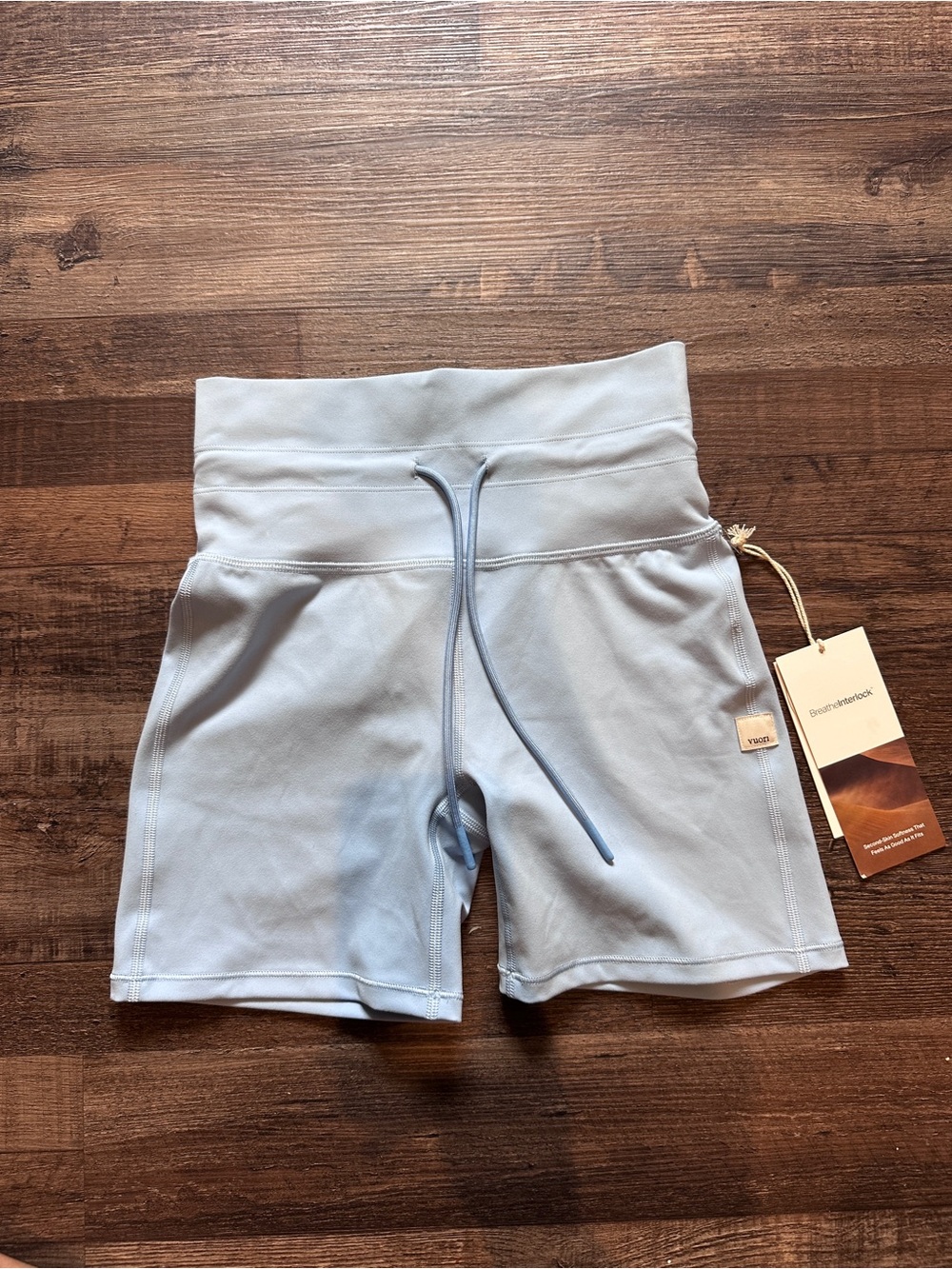 Vuori Daily Short Light Blue